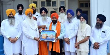 ਉੱਤਰ ਪ੍ਰਦੇਸ਼ ਘੱਟਗਿਣਤੀ ਕਮਿਸ਼ਨ ਦੇ ਮੈਂਬਰ ਪਰਮਿੰਦਰ ਸਿੰਘ ਸੱਚਖੰਡ ਸ੍ਰੀ ਹਰਿਮੰਦਰ ਸਾਹਿਬ ਵਿਖੇ ਹੋਏ ਨਤਮਸਤਕ