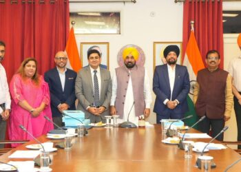 ਮੁੱਖ ਮੰਤਰੀ ਭਗਵੰਤ ਸਿੰਘ ਮਾਨ ਵੱਲੋਂ ਫਸਲੀ ਰਹਿੰਦ-ਖੂੰਹਦ ਦੇ ਸਥਾਈ ਪ੍ਰਬੰਧਨ ਨੂੰ ਉਤਸ਼ਾਹਿਤ ਕਰਨ ਲਈ ਸੀ.ਆਈ.ਆਈ. ਨਾਲ ਮਿਲ ਕੇ ਕੰਮ ਕਰਨ ਦੀ ਵਕਾਲਤ ਮੁੱਖ ਮੰਤਰੀ ਭਗਵੰਤ ਸਿੰਘ ਮਾਨ ਵੱਲੋਂ ਫਸਲੀ ਰਹਿੰਦ-ਖੂੰਹਦ ਦੇ ਸਥਾਈ ਪ੍ਰਬੰਧਨ ਨੂੰ ਉਤਸ਼ਾਹਿਤ ਕਰਨ ਲਈ ਸੀ.ਆਈ.ਆਈ. ਨਾਲ ਮਿਲ ਕੇ ਕੰਮ ਕਰਨ ਦੀ ਵਕਾਲਤ
