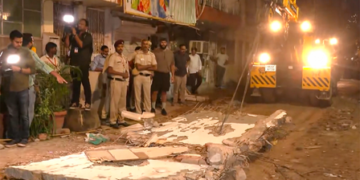 Delhi building collapse : ਮਰਨ ਵਾਲਿਆਂ ਦੀ ਗਿਣਤੀ ਹੋਈ 6 ; ਕਈ ਹੋਰ ਲੋਕਾਂ ਦੇ ਫਸੇ ਹੋਣ ਦਾ ਖਦਸ਼ਾ