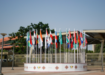 BRICS ਦੁਆਰਾ ਇੱਕ ਸਮਾਵੇਸ਼ੀ ਵਿਸ਼ਵ ਵਿਵਸਥਾ ਨੂੰ ਰੂਪ ਦੇਣ ਵਿੱਚ ਭਾਰਤ ਨਿਭਾ ਰਿਹਾ ਹੈ ਅਹਿਮ ਭੂਮਿਕਾ BRICS ਦੁਆਰਾ ਇੱਕ ਸਮਾਵੇਸ਼ੀ ਵਿਸ਼ਵ ਵਿਵਸਥਾ ਨੂੰ ਰੂਪ ਦੇਣ ਵਿੱਚ ਭਾਰਤ ਨਿਭਾ ਰਿਹਾ ਹੈ ਅਹਿਮ ਭੂਮਿਕਾ