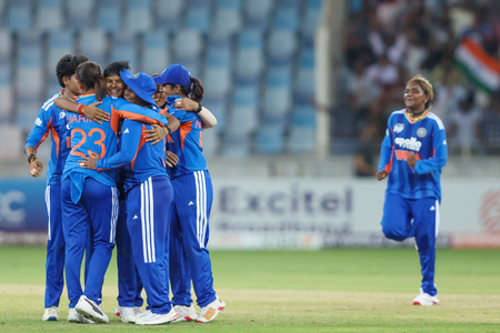 Womens Asia Cup : ਖਿਤਾਬੀ ਮੁਕਾਬਲਾ ਜਿੱਤਣ ਤੋਂ ਬਾਅਦ ਭਾਰਤ ਨੇ ਨਹੀਂ ਲਈ ਟਰਾਫੀ ; ਮੋਹਸਿਨ ਨਕਵੀ ਤੋਂ ਟਰਾਫੀ ਲੈਣ ਤੋਂ ਕੀਤਾ ਇਨਕਾਰ Womens Asia Cup : ਖਿਤਾਬੀ ਮੁਕਾਬਲਾ ਜਿੱਤਣ ਤੋਂ ਬਾਅਦ ਭਾਰਤ ਨੇ ਨਹੀਂ ਲਈ ਟਰਾਫੀ ; ਮੋਹਸਿਨ ਨਕਵੀ ਤੋਂ ਟਰਾਫੀ ਲੈਣ ਤੋਂ ਕੀਤਾ ਇਨਕਾਰ