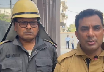 ਨੋਇਡਾ ਦੀ ਕੱਪੜਾ ਫੈਕਟਰੀ ਵਿੱਚ ਲੱਗੀ ਭਿਆਨਕ ਅੱਗ ; ਅੱਗ ਬੁਝਾਉਣ ਲਈ ਅੱਠ ਗੱਡੀਆਂ ਤਾਇਨਾਤ ਨੋਇਡਾ ਦੀ ਕੱਪੜਾ ਫੈਕਟਰੀ ਵਿੱਚ ਲੱਗੀ ਭਿਆਨਕ ਅੱਗ ; ਅੱਗ ਬੁਝਾਉਣ ਲਈ ਅੱਠ ਗੱਡੀਆਂ ਤਾਇਨਾਤ