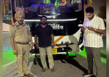Punjab: ਬਿਨਾਂ ਟੈਕਸ ਚੱਲ ਰਹੀਆਂ ਟੂਰਿਸਟ ਬੱਸਾਂ ’ਤੇ ਐਕਸ਼ਨ ! Punjab: ਬਿਨਾਂ ਟੈਕਸ ਚੱਲ ਰਹੀਆਂ ਟੂਰਿਸਟ ਬੱਸਾਂ ’ਤੇ ਐਕਸ਼ਨ !