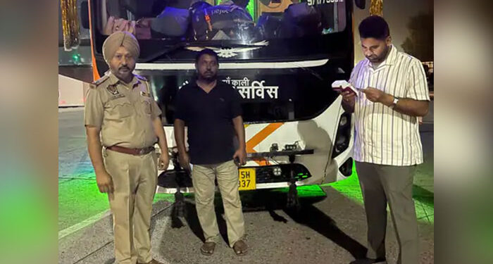 Punjab: ਬਿਨਾਂ ਟੈਕਸ ਚੱਲ ਰਹੀਆਂ ਟੂਰਿਸਟ ਬੱਸਾਂ ’ਤੇ ਐਕਸ਼ਨ ! Punjab: ਬਿਨਾਂ ਟੈਕਸ ਚੱਲ ਰਹੀਆਂ ਟੂਰਿਸਟ ਬੱਸਾਂ ’ਤੇ ਐਕਸ਼ਨ !