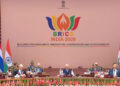 BRICS ਸੰਮੇਲਨ ਦੇ ਦੂਜੇ ਦਿਨ PM ਮੋਦੀ ਨੇ ਭਾਰਤ ਮੰਡਪਮ ’ਚ ਆਗੂਆਂ ਦਾ ਕੀਤਾ ਸਵਾਗਤ BRICS ਸੰਮੇਲਨ ਦੇ ਦੂਜੇ ਦਿਨ PM ਮੋਦੀ ਨੇ ਭਾਰਤ ਮੰਡਪਮ ’ਚ ਆਗੂਆਂ ਦਾ ਕੀਤਾ ਸਵਾਗਤ