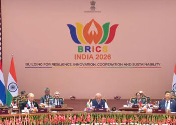 BRICS ਸੰਮੇਲਨ ਦੇ ਦੂਜੇ ਦਿਨ PM ਮੋਦੀ ਨੇ ਭਾਰਤ ਮੰਡਪਮ ’ਚ ਆਗੂਆਂ ਦਾ ਕੀਤਾ ਸਵਾਗਤ BRICS ਸੰਮੇਲਨ ਦੇ ਦੂਜੇ ਦਿਨ PM ਮੋਦੀ ਨੇ ਭਾਰਤ ਮੰਡਪਮ ’ਚ ਆਗੂਆਂ ਦਾ ਕੀਤਾ ਸਵਾਗਤ