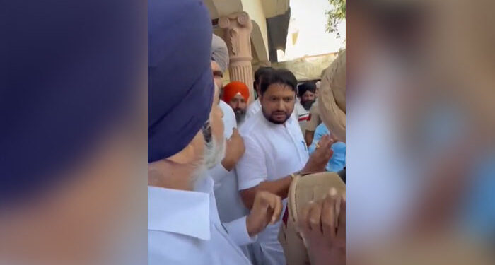 Punjab: ਵਿਧਾਇਕ ਬਲਕਾਰ ਸਿੱਧੂ ਤੇ ਸਾਬਕਾ ਮੰਤਰੀ ਮਲੂਕਾ ਹੋਏ ਆਹਮੋ-ਸਾਹਮਣੇ, ਵੀਡੀਓ ਵਾਇਰਲ Punjab: ਵਿਧਾਇਕ ਬਲਕਾਰ ਸਿੱਧੂ ਤੇ ਸਾਬਕਾ ਮੰਤਰੀ ਮਲੂਕਾ ਹੋਏ ਆਹਮੋ-ਸਾਹਮਣੇ, ਵੀਡੀਓ ਵਾਇਰਲ