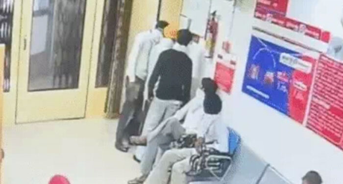 Punjab: ਅੰਮ੍ਰਿਤਸਰ ’ਚ ਬੈਂਕ ਲੁੱਟਣ ਦੀ ਕੋਸ਼ਿਸ਼, CCTV ’ਚ ਕੈਦ ਹੋਏ 5 ਨਕਾਬਪੋਸ਼