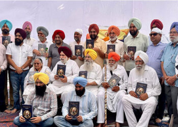 Punjab: ਵਿਸ਼ਵ ਪ੍ਰਸਿੱਧ ਫੋਟੋ ਕਲਾਕਾਰ ਤੇ ਪੰਜਾਬੀ ਲੇਖਕ ਹਰਭਜਨ ਸਿੰਘ ਬਾਜਵਾ ਦੀ ਬਟਾਲਾ ਵਿੱਚ ਅੰਤਿਮ ਅਰਦਾਸ ਤੇ ਸ਼ਰਧਾਂਜਲੀ ਸਮਾਗਮ Punjab: ਵਿਸ਼ਵ ਪ੍ਰਸਿੱਧ ਫੋਟੋ ਕਲਾਕਾਰ ਤੇ ਪੰਜਾਬੀ ਲੇਖਕ ਹਰਭਜਨ ਸਿੰਘ ਬਾਜਵਾ ਦੀ ਬਟਾਲਾ ਵਿੱਚ ਅੰਤਿਮ ਅਰਦਾਸ ਤੇ ਸ਼ਰਧਾਂਜਲੀ ਸਮਾਗਮ