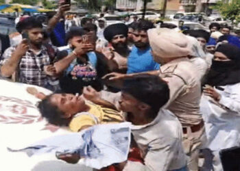 Punjab: ਕੈਨੇਡਾ ‘ਚ 1500 ਪੰਜਾਬੀ ਵਿਦਿਆਰਥੀਆਂ ਨਾਲ ਧੋਖਾਧੜੀ ਦੇ ਦੋਸ਼, ਜਲੰਧਰ ਦੇ ਇਮੀਗ੍ਰੇਸ਼ਨ ਏਜੰਟ ਨਾਲ ਜੁੜੇ ਤਾਰ Punjab: ਕੈਨੇਡਾ ‘ਚ 1500 ਪੰਜਾਬੀ ਵਿਦਿਆਰਥੀਆਂ ਨਾਲ ਧੋਖਾਧੜੀ ਦੇ ਦੋਸ਼, ਜਲੰਧਰ ਦੇ ਇਮੀਗ੍ਰੇਸ਼ਨ ਏਜੰਟ ਨਾਲ ਜੁੜੇ ਤਾਰ