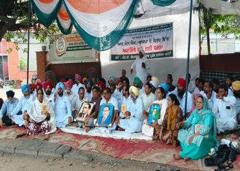 Punjab: ਹਲਦਵਾਨੀ ‘ਸ਼ੁੱਧੀਕਰਨ’ ਮਾਮਲੇ ‘ਚ ਉੱਤਰਾਖੰਡ ਪੁਲਿਸ ਵੱਲੋਂ FIR ਦਰਜ ਹੋਣ ਮਗਰੋਂ ਪੰਜਾਬ ਕਾਂਗਰਸ SC ਵਿਭਾਗ ਨੇ ਸਮਾਪਤ ਕੀਤਾ ਧਰਨਾ Punjab: ਹਲਦਵਾਨੀ ‘ਸ਼ੁੱਧੀਕਰਨ’ ਮਾਮਲੇ ‘ਚ ਉੱਤਰਾਖੰਡ ਪੁਲਿਸ ਵੱਲੋਂ FIR ਦਰਜ ਹੋਣ ਮਗਰੋਂ ਪੰਜਾਬ ਕਾਂਗਰਸ SC ਵਿਭਾਗ ਨੇ ਸਮਾਪਤ ਕੀਤਾ ਧਰਨਾ