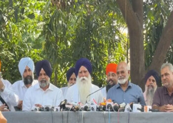 Punjab Breaking: ਸਾਬਕਾ ED ਡਾਇਰੈਕਟੋਰੇਟ ਨਿਰੰਜਨ ਸਿੰਘ ਤੇ ਸਾਬਕਾ DSP ਬਲਵਿੰਦਰ ਸੇਖੋਂ ‘ਵਾਰਿਸ ਪੰਜਾਬ ਦੇ’ ’ਚ ਹੋਏ ਸ਼ਾਮਿਲ Punjab Breaking: ਸਾਬਕਾ ED ਡਾਇਰੈਕਟੋਰੇਟ ਨਿਰੰਜਨ ਸਿੰਘ ਤੇ ਸਾਬਕਾ DSP ਬਲਵਿੰਦਰ ਸੇਖੋਂ ‘ਵਾਰਿਸ ਪੰਜਾਬ ਦੇ’ ’ਚ ਹੋਏ ਸ਼ਾਮਿਲ