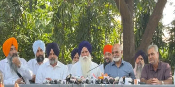 Punjab Breaking: ਸਾਬਕਾ ED ਡਾਇਰੈਕਟੋਰੇਟ ਨਿਰੰਜਨ ਸਿੰਘ ਤੇ ਸਾਬਕਾ DSP ਬਲਵਿੰਦਰ ਸੇਖੋਂ ‘ਵਾਰਿਸ ਪੰਜਾਬ ਦੇ’ ’ਚ ਹੋਏ ਸ਼ਾਮਿਲ Punjab Breaking: ਸਾਬਕਾ ED ਡਾਇਰੈਕਟੋਰੇਟ ਨਿਰੰਜਨ ਸਿੰਘ ਤੇ ਸਾਬਕਾ DSP ਬਲਵਿੰਦਰ ਸੇਖੋਂ ‘ਵਾਰਿਸ ਪੰਜਾਬ ਦੇ’ ’ਚ ਹੋਏ ਸ਼ਾਮਿਲ