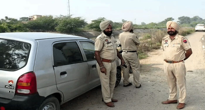 Punjab: ASI ਨੂੰ ਗੋਲੀ ਮਾਰਨ ਵਾਲਾ ਸ਼ੂਟਰ ਐਨਕਾਊਂਟਰ ‘ਚ ਢੇਰ Punjab: ASI ਨੂੰ ਗੋਲੀ ਮਾਰਨ ਵਾਲਾ ਸ਼ੂਟਰ ਐਨਕਾਊਂਟਰ ‘ਚ ਢੇਰ