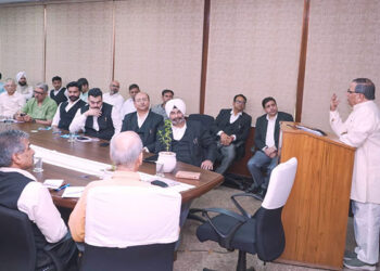 Punjab: ਸੰਵਿਧਾਨਕ ਵਕੀਲ ਗਿਲਡ ਵੱਲੋਂ ‘ਰਾਸ਼ਟਰ ਨਿਰਮਾਣ ਵਿੱਚ ਵਕੀਲਾਂ ਦੀ ਭੂਮਿਕਾ’ ਵਿਸ਼ੇ ‘ਤੇ ਸਫਲ ਕਾਨਫਰੰਸ Punjab: ਸੰਵਿਧਾਨਕ ਵਕੀਲ ਗਿਲਡ ਵੱਲੋਂ ‘ਰਾਸ਼ਟਰ ਨਿਰਮਾਣ ਵਿੱਚ ਵਕੀਲਾਂ ਦੀ ਭੂਮਿਕਾ’ ਵਿਸ਼ੇ ‘ਤੇ ਸਫਲ ਕਾਨਫਰੰਸ