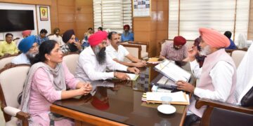 ਵਿੱਤ ਮੰਤਰੀ ਹਰਪਾਲ ਸਿੰਘ ਚੀਮਾ ਵੱਲੋਂ ਸਿਹਤ ਵਿਭਾਗ ਨੂੰ ਐਨ.ਐਚ.ਐਮ. ਮੁਲਾਜ਼ਮਾਂ ਦੇ ਮਸਲੇ ਹੱਲ ਕਰਨ ਲਈ ਸਾਂਝੀ ਕਮੇਟੀ ਬਣਾਉਣ ਦੇ ਨਿਰਦੇਸ਼