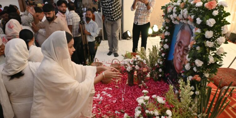 ਸਾਬਕਾ ਮੰਤਰੀ ਚੁਨੀ ਲਾਲ ਭਗਤ ਨੂੰ ਸ਼ਰਧਾਂਜਲੀਆਂ ਭੇਟ ਕਰਨ ਲਈ ਉਮੜਿਆ ਲੋਕਾਂ ਦਾ ਇਕੱਠ ਸਾਬਕਾ ਮੰਤਰੀ ਚੁਨੀ ਲਾਲ ਭਗਤ ਨੂੰ ਸ਼ਰਧਾਂਜਲੀਆਂ ਭੇਟ ਕਰਨ ਲਈ ਉਮੜਿਆ ਲੋਕਾਂ ਦਾ ਇਕੱਠ