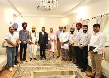 ਮੁੱਖ ਮੰਤਰੀ ਭਗਵੰਤ ਸਿੰਘ ਮਾਨ ਨਾਲ ਮੀਟਿੰਗ ਤੋਂ ਬਾਅਦ ਪਟਵਾਰ ਯੂਨੀਅਨ ਨੇ ਆਪਣੀ ਹੜਤਾਲ ਵਾਪਸ ਲਈ ਮੁੱਖ ਮੰਤਰੀ ਭਗਵੰਤ ਸਿੰਘ ਮਾਨ ਨਾਲ ਮੀਟਿੰਗ ਤੋਂ ਬਾਅਦ ਪਟਵਾਰ ਯੂਨੀਅਨ ਨੇ ਆਪਣੀ ਹੜਤਾਲ ਵਾਪਸ ਲਈ