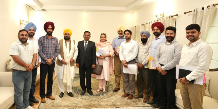 ਮੁੱਖ ਮੰਤਰੀ ਭਗਵੰਤ ਸਿੰਘ ਮਾਨ ਨਾਲ ਮੀਟਿੰਗ ਤੋਂ ਬਾਅਦ ਪਟਵਾਰ ਯੂਨੀਅਨ ਨੇ ਆਪਣੀ ਹੜਤਾਲ ਵਾਪਸ ਲਈ ਮੁੱਖ ਮੰਤਰੀ ਭਗਵੰਤ ਸਿੰਘ ਮਾਨ ਨਾਲ ਮੀਟਿੰਗ ਤੋਂ ਬਾਅਦ ਪਟਵਾਰ ਯੂਨੀਅਨ ਨੇ ਆਪਣੀ ਹੜਤਾਲ ਵਾਪਸ ਲਈ