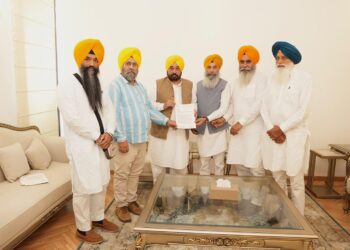 ਐਸ.ਆਈ.ਟੀ. ਜਾਂਚ ਦੀ ਮੰਗ ਨੂੰ ਲੈ ਕੇ ਸ਼੍ਰੋਮਣੀ ਅਕਾਲੀ ਦਲ (ਪੁਨਰ ਸੁਰਜੀਤ) ਦੇ ਵਫ਼ਦ ਨੇ ਮੁੱਖ ਮੰਤਰੀ ਭਗਵੰਤ ਸਿੰਘ ਮਾਨ ਨਾਲ ਕੀਤੀ ਮੁਲਾਕਾਤ ਐਸ.ਆਈ.ਟੀ. ਜਾਂਚ ਦੀ ਮੰਗ ਨੂੰ ਲੈ ਕੇ ਸ਼੍ਰੋਮਣੀ ਅਕਾਲੀ ਦਲ (ਪੁਨਰ ਸੁਰਜੀਤ) ਦੇ ਵਫ਼ਦ ਨੇ ਮੁੱਖ ਮੰਤਰੀ ਭਗਵੰਤ ਸਿੰਘ ਮਾਨ ਨਾਲ ਕੀਤੀ ਮੁਲਾਕਾਤ
