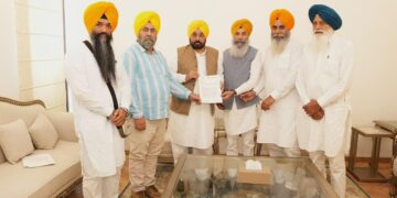 ਐਸ.ਆਈ.ਟੀ. ਜਾਂਚ ਦੀ ਮੰਗ ਨੂੰ ਲੈ ਕੇ ਸ਼੍ਰੋਮਣੀ ਅਕਾਲੀ ਦਲ (ਪੁਨਰ ਸੁਰਜੀਤ) ਦੇ ਵਫ਼ਦ ਨੇ ਮੁੱਖ ਮੰਤਰੀ ਭਗਵੰਤ ਸਿੰਘ ਮਾਨ ਨਾਲ ਕੀਤੀ ਮੁਲਾਕਾਤ ਐਸ.ਆਈ.ਟੀ. ਜਾਂਚ ਦੀ ਮੰਗ ਨੂੰ ਲੈ ਕੇ ਸ਼੍ਰੋਮਣੀ ਅਕਾਲੀ ਦਲ (ਪੁਨਰ ਸੁਰਜੀਤ) ਦੇ ਵਫ਼ਦ ਨੇ ਮੁੱਖ ਮੰਤਰੀ ਭਗਵੰਤ ਸਿੰਘ ਮਾਨ ਨਾਲ ਕੀਤੀ ਮੁਲਾਕਾਤ