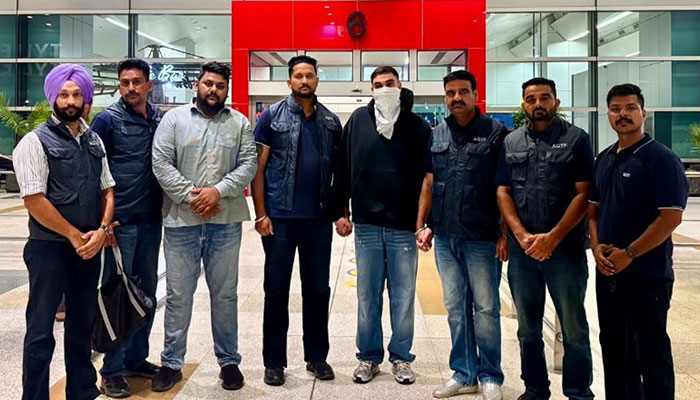 Punjab: ਅੰਤਰ-ਰਾਸ਼ਟਰੀ ਗੈਂਗਸਟਰ ਨੈੱਟਵਰਕ ‘ਤੇ ਵੱਡੀ ਕਾਰਵਾਈ: ਲਾਰੈਂਸ ਬਿਸ਼ਨੋਈ ਦਾ ਕਰੀਬੀ ਸਾਥੀ ਕੈਨੇਡਾ ਤੋਂ ਡਿਪੋਰਟ
