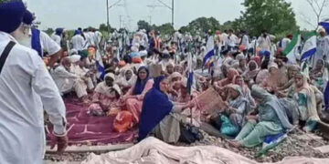 Punjab: ਕਿਸਾਨਾਂ ਦਾ ਅਲਟੀਮੇਟਮ ਖਤਮ: ਰੇਲ ਪਟੜੀਆਂ ‘ਤੇ ਸ਼ੁਰੂ ਕੀਤਾ ਧਰਨਾ ਪ੍ਰਦਰਸ਼ਨ Punjab: ਕਿਸਾਨਾਂ ਦਾ ਅਲਟੀਮੇਟਮ ਖਤਮ: ਰੇਲ ਪਟੜੀਆਂ ‘ਤੇ ਸ਼ੁਰੂ ਕੀਤਾ ਧਰਨਾ ਪ੍ਰਦਰਸ਼ਨ