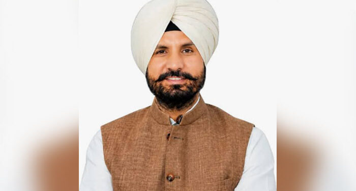 Punjab: ਪਰਾਲੀ ਸਾੜਨ ‘ਤੇ ਕਿਸਾਨਾਂ ਨੂੰ ਸਜ਼ਾ ਦੇਣ ਵਾਲੇ ਕੇਂਦਰੀ ਪ੍ਰਸਤਾਵ ਦੀ ਵੜਿੰਗ ਵਲੋਂ ਨਿਖੇਧੀ Punjab: ਪਰਾਲੀ ਸਾੜਨ ‘ਤੇ ਕਿਸਾਨਾਂ ਨੂੰ ਸਜ਼ਾ ਦੇਣ ਵਾਲੇ ਕੇਂਦਰੀ ਪ੍ਰਸਤਾਵ ਦੀ ਵੜਿੰਗ ਵਲੋਂ ਨਿਖੇਧੀ