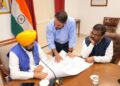 ਮੁੱਖ ਮੰਤਰੀ ਭਗਵੰਤ ਸਿੰਘ ਮਾਨ ਵੱਲੋਂ ਪਰਾਲੀ ਸਾੜਨ ਨੂੰ ਰੋਕਣ ਲਈ ਵਿਆਪਕ ਜਾਗਰੂਕਤਾ ਮੁਹਿੰਮ ਚਲਾਉਣ ਦਾ ਸੱਦਾ ਮੁੱਖ ਮੰਤਰੀ ਭਗਵੰਤ ਸਿੰਘ ਮਾਨ ਵੱਲੋਂ ਪਰਾਲੀ ਸਾੜਨ ਨੂੰ ਰੋਕਣ ਲਈ ਵਿਆਪਕ ਜਾਗਰੂਕਤਾ ਮੁਹਿੰਮ ਚਲਾਉਣ ਦਾ ਸੱਦਾ