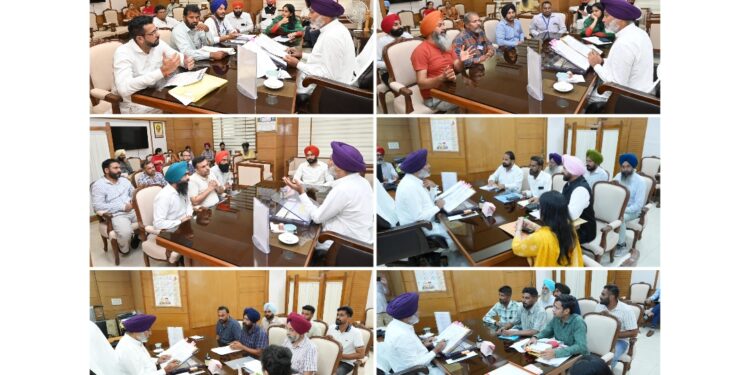 ਵਿੱਤ ਮੰਤਰੀ ਹਰਪਾਲ ਸਿੰਘ ਚੀਮਾ ਵੱਲੋਂ ਮੁਲਾਜ਼ਮ ਯੂਨੀਅਨਾਂ ਨਾਲ ਮੀਟਿੰਗਾਂ; ਅਧਿਕਾਰੀਆਂ ਨੂੰ ਜਾਇਜ਼ ਮੰਗਾਂ ਦੇ ਨਿਪਟਾਰੇ ਵਿੱਚ ਤੇਜ਼ੀ ਲਿਆਉਣ ਦੇ ਨਿਰਦੇਸ਼ ਦਿੱਤੇ