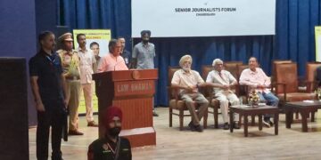 ਗੁਲਾਬ ਚੰਦ ਕਟਾਰੀਆ ਵੱਲੋਂ ਚੰਡੀਗੜ੍ਹ ਨੂੰ ਨਸ਼ਾ ਮੁਕਤ ਕਰਨ ਲਈ 30 ਸਤੰਬਰ ਦੀ ਡੈੱਡਲਾਈਨ ; ਲਾਪਰਵਾਹ ਪੁਲੀਸ ਅਧਿਕਾਰੀਆਂ ‘ਤੇ ਸਖ਼ਤ ਕਾਰਵਾਈ ਦੀ ਚਿਤਾਵਨੀ ਗੁਲਾਬ ਚੰਦ ਕਟਾਰੀਆ ਵੱਲੋਂ ਚੰਡੀਗੜ੍ਹ ਨੂੰ ਨਸ਼ਾ ਮੁਕਤ ਕਰਨ ਲਈ 30 ਸਤੰਬਰ ਦੀ ਡੈੱਡਲਾਈਨ ; ਲਾਪਰਵਾਹ ਪੁਲੀਸ ਅਧਿਕਾਰੀਆਂ ‘ਤੇ ਸਖ਼ਤ ਕਾਰਵਾਈ ਦੀ ਚਿਤਾਵਨੀ