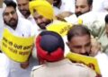 ਪੰਜਾਬ ਵਿੱਚ  ED ਦੇ ਛਾਪਿਆਂ ਵਿਰੁੱਧ ‘ਆਪ’ ਦਾ ਪ੍ਰਦਰਸ਼ਨ ; ਵਰਕਰਾਂ ਦੀ ਪੁਲਿਸ ਨਾਲ ਝੜਪ