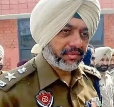 ਬਰਖਾਸਤ AIG ਰਾਜਜੀਤ ਸਿੰਘ ਨੇ ਪਟਿਆਲਾ ਵਿੱਚ ਕੀਤਾ ਆਤਮ-ਸਮਰਪਣ : 6 ਸਾਲਾਂ ਤੋਂ ਸਨ ਫਰਾਰ ਬਰਖਾਸਤ AIG ਰਾਜਜੀਤ ਸਿੰਘ ਨੇ ਪਟਿਆਲਾ ਵਿੱਚ ਕੀਤਾ ਆਤਮ-ਸਮਰਪਣ : 6 ਸਾਲਾਂ ਤੋਂ ਸਨ ਫਰਾਰ