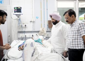 ‘ਨਸ਼ਾ ਮੁਕਤ ਪੰਜਾਬ ਯਾਤਰਾ’ ਦੌਰਾਨ ਹਾਦਸੇ ’ਚ ਜ਼ਖ਼ਮੀ ਭਾਜਪਾ ਆਗੂ ਦਾ ਹਾਲ ਜਾਣਨ ਡੀਐਮਸੀ ਹੀਰੋ ਹਾਰਟ ਪਹੁੰਚੇ ਕੇਵਲ ਸਿੰਘ ਢਿੱਲੋਂ ‘ਨਸ਼ਾ ਮੁਕਤ ਪੰਜਾਬ ਯਾਤਰਾ’ ਦੌਰਾਨ ਹਾਦਸੇ ’ਚ ਜ਼ਖ਼ਮੀ ਭਾਜਪਾ ਆਗੂ ਦਾ ਹਾਲ ਜਾਣਨ ਡੀਐਮਸੀ ਹੀਰੋ ਹਾਰਟ ਪਹੁੰਚੇ ਕੇਵਲ ਸਿੰਘ ਢਿੱਲੋਂ
