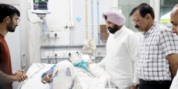 ‘ਨਸ਼ਾ ਮੁਕਤ ਪੰਜਾਬ ਯਾਤਰਾ’ ਦੌਰਾਨ ਹਾਦਸੇ ’ਚ ਜ਼ਖ਼ਮੀ ਭਾਜਪਾ ਆਗੂ ਦਾ ਹਾਲ ਜਾਣਨ ਡੀਐਮਸੀ ਹੀਰੋ ਹਾਰਟ ਪਹੁੰਚੇ ਕੇਵਲ ਸਿੰਘ ਢਿੱਲੋਂ