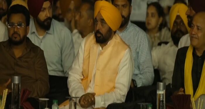 ਲੁਧਿਆਣਾ ਵਿਖੇ ‘ਜਸ਼ਨ-ਏ-ਇਨਕਲਾਬ’ ਪ੍ਰੋਗਰਾਮ: CM ਭਗਵੰਤ ਮਾਨ ਨੇ ਕੀਤੀ ਸ਼ਿਰਕਤ ਲੁਧਿਆਣਾ ਵਿਖੇ ‘ਜਸ਼ਨ-ਏ-ਇਨਕਲਾਬ’ ਪ੍ਰੋਗਰਾਮ: CM ਭਗਵੰਤ ਮਾਨ ਨੇ ਕੀਤੀ ਸ਼ਿਰਕਤ