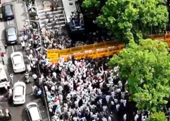 Congress Protest: ਹਿਰਾਸਤ ‘ਚ ਲਏ ਗਏ ਸਚਿਨ ਪਾਇਲਟ ਸਮੇਤ ਸਾਰੇ ਕਾਂਗਰਸੀ ਆਗੂਆਂ ਨੂੰ ਪੁਲਿਸ ਨੇ ਛੱਡਿਆ Congress Protest: ਹਿਰਾਸਤ ‘ਚ ਲਏ ਗਏ ਸਚਿਨ ਪਾਇਲਟ ਸਮੇਤ ਸਾਰੇ ਕਾਂਗਰਸੀ ਆਗੂਆਂ ਨੂੰ ਪੁਲਿਸ ਨੇ ਛੱਡਿਆ