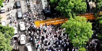 Congress Protest: ਹਿਰਾਸਤ ‘ਚ ਲਏ ਗਏ ਸਚਿਨ ਪਾਇਲਟ ਸਮੇਤ ਸਾਰੇ ਕਾਂਗਰਸੀ ਆਗੂਆਂ ਨੂੰ ਪੁਲਿਸ ਨੇ ਛੱਡਿਆ Congress Protest: ਹਿਰਾਸਤ ‘ਚ ਲਏ ਗਏ ਸਚਿਨ ਪਾਇਲਟ ਸਮੇਤ ਸਾਰੇ ਕਾਂਗਰਸੀ ਆਗੂਆਂ ਨੂੰ ਪੁਲਿਸ ਨੇ ਛੱਡਿਆ