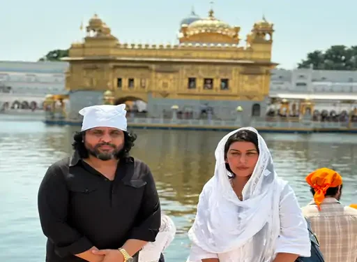 ਫਿਲਮ ‘ਰਾਵੀ ਦੇ ਕੰਡੇ’ ਦੀ ਸਟਾਰ ਕਾਸਟ ਸ੍ਰੀ ਹਰਿਮੰਦਰ ਸਾਹਿਬ ਹੋਈ ਨਤਮਸਤਕ ਫਿਲਮ ‘ਰਾਵੀ ਦੇ ਕੰਡੇ’ ਦੀ ਸਟਾਰ ਕਾਸਟ ਸ੍ਰੀ ਹਰਿਮੰਦਰ ਸਾਹਿਬ ਹੋਈ ਨਤਮਸਤਕ