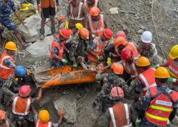 Miracle rescue : ਨੇਪਾਲ ਵਿੱਚ 9 ਦਿਨਾਂ ਬਾਅਦ ਹਾਈਡ੍ਰੋਪਾਵਰ ਪ੍ਰੋਜੈਕਟ ਦੀ ਸੁਰੰਗ ਵਿੱਚੋਂ ਦੋ ਮਜ਼ਦੂਰਾਂ ਨੂੰ ਜ਼ਿੰਦਾ ਕੱਢਿਆ ਬਾਹਰ Miracle rescue : ਨੇਪਾਲ ਵਿੱਚ 9 ਦਿਨਾਂ ਬਾਅਦ ਹਾਈਡ੍ਰੋਪਾਵਰ ਪ੍ਰੋਜੈਕਟ ਦੀ ਸੁਰੰਗ ਵਿੱਚੋਂ ਦੋ ਮਜ਼ਦੂਰਾਂ ਨੂੰ ਜ਼ਿੰਦਾ ਕੱਢਿਆ ਬਾਹਰ