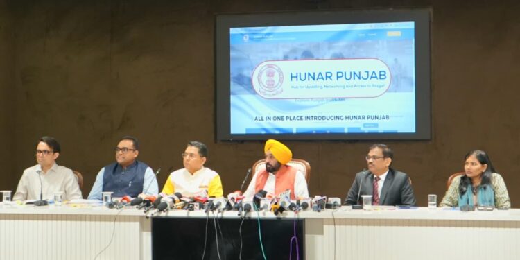 ਪੰਜਾਬ ਨਿਵੇਸ਼ਕਾਂ ਲਈ ਬਣੇਗਾ ਮੁੱਖ ਤਰਜੀਹ, ਸਾਰੀਆਂ ਮਨਜ਼ੂਰੀਆਂ ਸਿੰਗਲ ਵਿੰਡੋ ਰਾਹੀਂ: ਮੁੱਖ ਮੰਤਰੀ ਭਗਵੰਤ ਸਿੰਘ ਮਾਨ ਪੰਜਾਬ ਨਿਵੇਸ਼ਕਾਂ ਲਈ ਬਣੇਗਾ ਮੁੱਖ ਤਰਜੀਹ, ਸਾਰੀਆਂ ਮਨਜ਼ੂਰੀਆਂ ਸਿੰਗਲ ਵਿੰਡੋ ਰਾਹੀਂ: ਮੁੱਖ ਮੰਤਰੀ ਭਗਵੰਤ ਸਿੰਘ ਮਾਨ