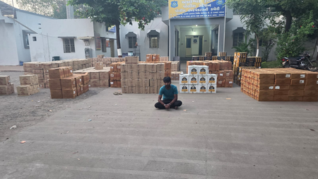 Gujarat : 4 ਥਾਵਾਂ ‘ਤੇ ਛਾਪੇਮਾਰੀਆਂ ਦੌਰਾਨ 2 ਕਰੋੜ ਰੁਪਏ ਤੋਂ ਵੱਧ ਦੀ ਸ਼ਰਾਬ ਜ਼ਬਤ ; 5 ਗ੍ਰਿਫ਼ਤਾਰ Gujarat : 4 ਥਾਵਾਂ ‘ਤੇ ਛਾਪੇਮਾਰੀਆਂ ਦੌਰਾਨ 2 ਕਰੋੜ ਰੁਪਏ ਤੋਂ ਵੱਧ ਦੀ ਸ਼ਰਾਬ ਜ਼ਬਤ ; 5 ਗ੍ਰਿਫ਼ਤਾਰ
