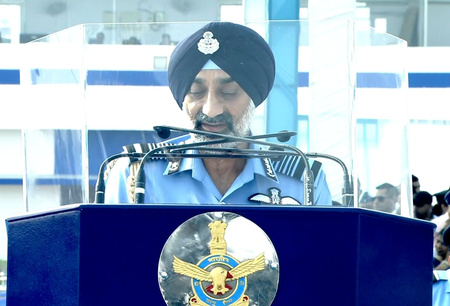 ਭਾਰਤੀ ਹਵਾਈ ਸੈਨਾ ਵਿਸ਼ਵ ਪੱਧਰ ‘ਤੇ ਮਾਨਵਤਾਵਾਦੀ ਸਹਾਇਤਾ ਪ੍ਰਦਾਨ ਕਰਕੇ ਲਗਾਤਾਰ ‘Vasudhaiva Kutumbakam’ ਦੇ ਸਿਧਾਂਤ ਨੂੰ ਉਤਸ਼ਾਹਿਤ ਕਰਦੀ ਹੈ : ਹਵਾਈ ਸੈਨਾ ਮੁਖੀ ਭਾਰਤੀ ਹਵਾਈ ਸੈਨਾ ਵਿਸ਼ਵ ਪੱਧਰ ‘ਤੇ ਮਾਨਵਤਾਵਾਦੀ ਸਹਾਇਤਾ ਪ੍ਰਦਾਨ ਕਰਕੇ ਲਗਾਤਾਰ ‘Vasudhaiva Kutumbakam’ ਦੇ ਸਿਧਾਂਤ ਨੂੰ ਉਤਸ਼ਾਹਿਤ ਕਰਦੀ ਹੈ : ਹਵਾਈ ਸੈਨਾ ਮੁਖੀ