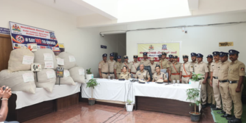 Bengaluru : 3.17 ਕਰੋੜ ਰੁਪਏ ਦੀ ਕੀਮਤ ਦੇ ਗਾਂਜੇ ਸਮੇਤ 2 ਗ੍ਰਿਫ਼ਤਾਰ Bengaluru : 3.17 ਕਰੋੜ ਰੁਪਏ ਦੀ ਕੀਮਤ ਦੇ ਗਾਂਜੇ ਸਮੇਤ 2 ਗ੍ਰਿਫ਼ਤਾਰ
