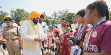 ਅਸੀਂ ਆਲਮੀ ਪੱਧਰ ਦੇ ਖਿਡਾਰੀ ਤਿਆਰ ਕਰਨ ਲਈ ਸੰਗਰੂਰ ਨੂੰ ਸਕੇਟਿੰਗ ਹੱਬ ਵਜੋਂ ਵਿਕਸਤ ਕਰ ਰਹੇ ਹਾਂ: ਮੁੱਖ ਮੰਤਰੀ ਭਗਵੰਤ ਸਿੰਘ ਮਾਨ ਅਸੀਂ ਆਲਮੀ ਪੱਧਰ ਦੇ ਖਿਡਾਰੀ ਤਿਆਰ ਕਰਨ ਲਈ ਸੰਗਰੂਰ ਨੂੰ ਸਕੇਟਿੰਗ ਹੱਬ ਵਜੋਂ ਵਿਕਸਤ ਕਰ ਰਹੇ ਹਾਂ: ਮੁੱਖ ਮੰਤਰੀ ਭਗਵੰਤ ਸਿੰਘ ਮਾਨ