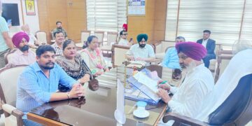 ਭਗਵੰਤ ਮਾਨ ਸਰਕਾਰ ਮੁਲਾਜ਼ਮਾਂ ਦੀ ਭਲਾਈ ਲਈ ਵਚਨਬੱਧ, ਲੰਬਿਤ ਮੰਗਾਂ ਦੇ ਹੱਲ ਲਈ ਅੜਿੱਕੇ ਕੀਤੇ ਜਾ ਰਹੇ ਨੇ ਦੂਰ: ਹਰਪਾਲ ਸਿੰਘ ਚੀਮਾ