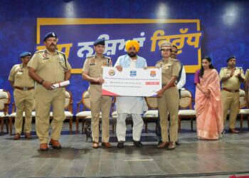 ਨਸ਼ਿਆਂ ਨੂੰ ਜੜ੍ਹੋਂ ਖਤਮ ਕਰਨ ਲਈ ਪੰਜਾਬ ਪੁਲਿਸ ਵਿੱਚ 10 ਹਜ਼ਾਰ ਨਵੀਆਂ ਅਸਾਮੀਆਂ ਭਰੀਆਂ ਜਾਣਗੀਆਂ- CM ਭਗਵੰਤ ਸਿੰਘ ਮਾਨ ਨਸ਼ਿਆਂ ਨੂੰ ਜੜ੍ਹੋਂ ਖਤਮ ਕਰਨ ਲਈ ਪੰਜਾਬ ਪੁਲਿਸ ਵਿੱਚ 10 ਹਜ਼ਾਰ ਨਵੀਆਂ ਅਸਾਮੀਆਂ ਭਰੀਆਂ ਜਾਣਗੀਆਂ- CM ਭਗਵੰਤ ਸਿੰਘ ਮਾਨ