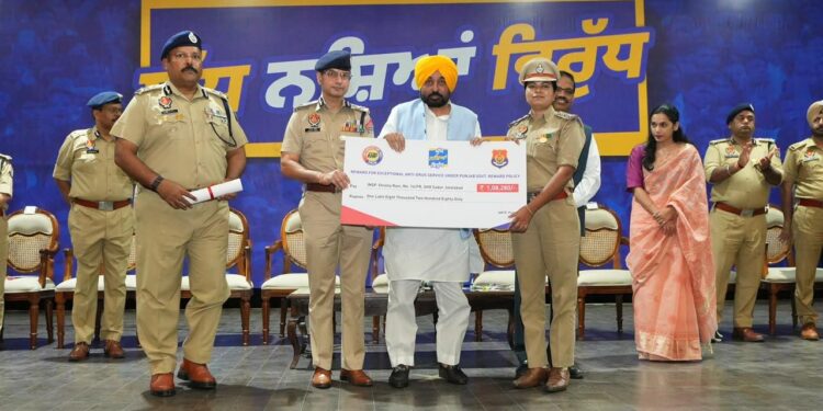 ਨਸ਼ਿਆਂ ਨੂੰ ਜੜ੍ਹੋਂ ਖਤਮ ਕਰਨ ਲਈ ਪੰਜਾਬ ਪੁਲਿਸ ਵਿੱਚ 10 ਹਜ਼ਾਰ ਨਵੀਆਂ ਅਸਾਮੀਆਂ ਭਰੀਆਂ ਜਾਣਗੀਆਂ- CM ਭਗਵੰਤ ਸਿੰਘ ਮਾਨ
