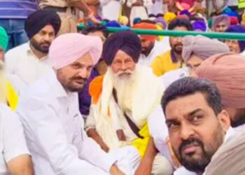 Punjab: ਮੂਸੇਵਾਲਾ ਦੇ ਪਿਤਾ ਬਲਕੌਰ ਨੇ ਝੋਟਾ ਦੇ ਪਰਿਵਾਰ ਨੂੰ ਕੀਤਾ ਸੁਚੇਤ, ਕਿਹਾ – ‘ਭਾਵਨਾਵਾਂ ’ਚ ਆ ਕੇ ਨਾ ਲੈਣਾ ਕੋਈ ਵੱਡਾ ਫ਼ੈਸਲਾ’ Punjab: ਮੂਸੇਵਾਲਾ ਦੇ ਪਿਤਾ ਬਲਕੌਰ ਨੇ ਝੋਟਾ ਦੇ ਪਰਿਵਾਰ ਨੂੰ ਕੀਤਾ ਸੁਚੇਤ, ਕਿਹਾ – ‘ਭਾਵਨਾਵਾਂ ’ਚ ਆ ਕੇ ਨਾ ਲੈਣਾ ਕੋਈ ਵੱਡਾ ਫ਼ੈਸਲਾ’