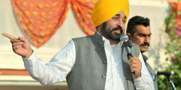 Punjab: 1 ਨਵੰਬਰ ਨੂੰ ਔਰਤਾਂ ਦੇ ਮੋਬਾਈਲਾਂ ’ਤੇ ਫਿਰ ਹੋਵੇਗੀ ‘ਟੂੰ-ਟੂੰ’: ਮੁੱਖ ਮੰਤਰੀ ਭਗਵੰਤ ਮਾਨ Punjab: 1 ਨਵੰਬਰ ਨੂੰ ਔਰਤਾਂ ਦੇ ਮੋਬਾਈਲਾਂ ’ਤੇ ਫਿਰ ਹੋਵੇਗੀ ‘ਟੂੰ-ਟੂੰ’: ਮੁੱਖ ਮੰਤਰੀ ਭਗਵੰਤ ਮਾਨ